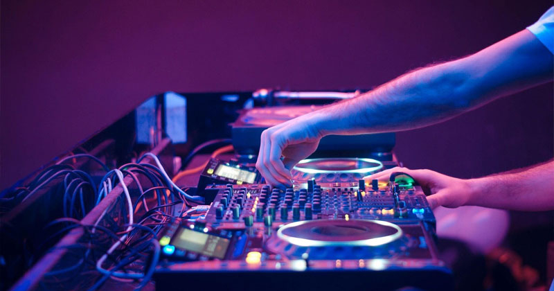 Người chơi DJ chuyên nghiệp thường xuất hiện ở những dịp nào
